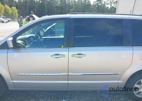 2011 Chrysler Town & Country Touring from USA, damaged, VIN 2A4RR5DG7BR783208